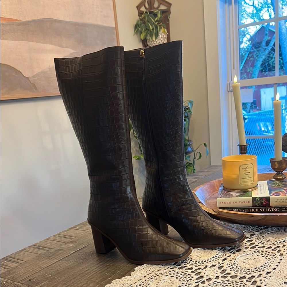Elegant Brown Croc-Embossed Knee-High Boots - Picture 1 of 6